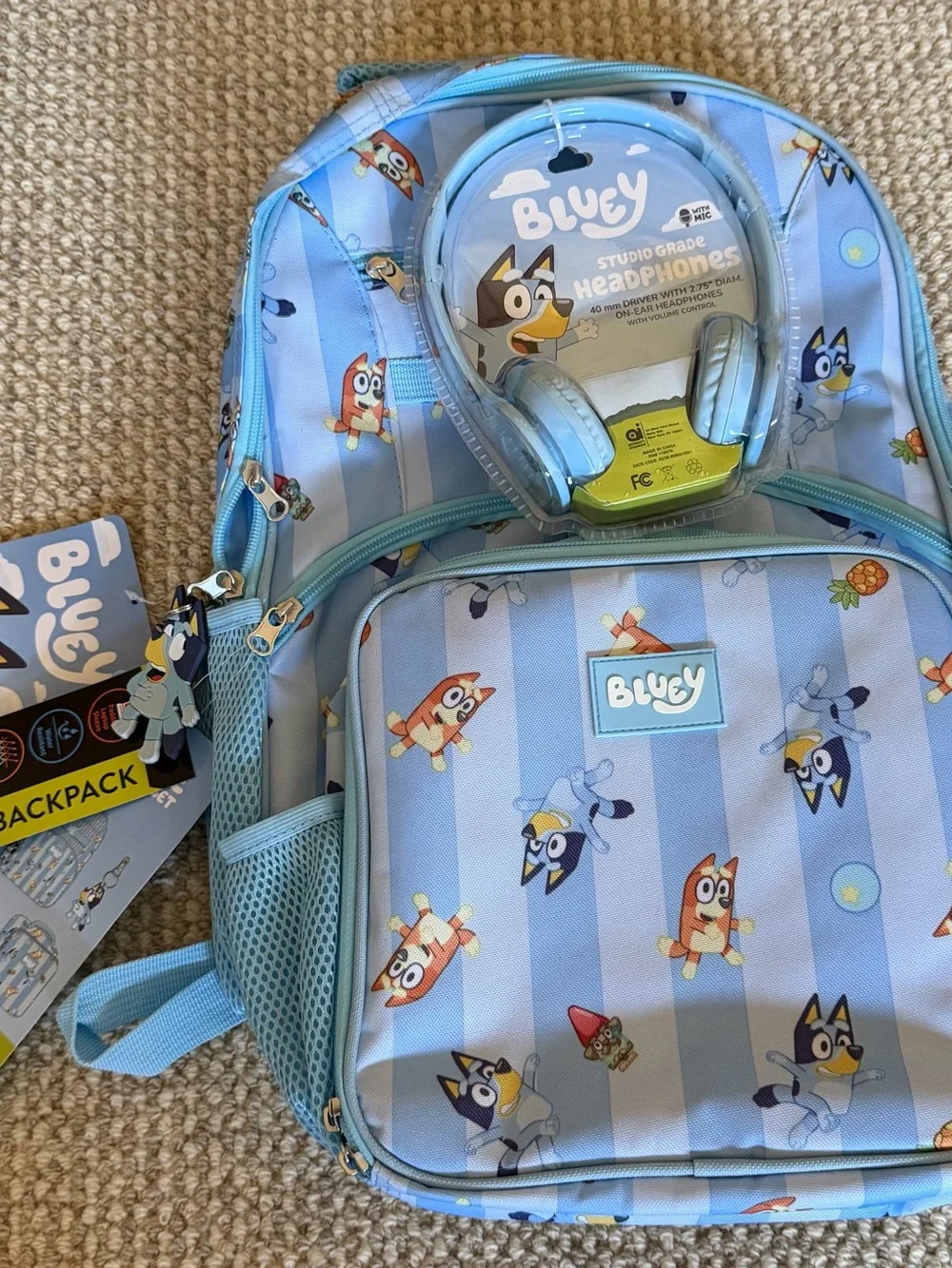 Bluey 17” 4 Piece Back Pack Set With Headphones Lunch Tote and Key Chain NEW